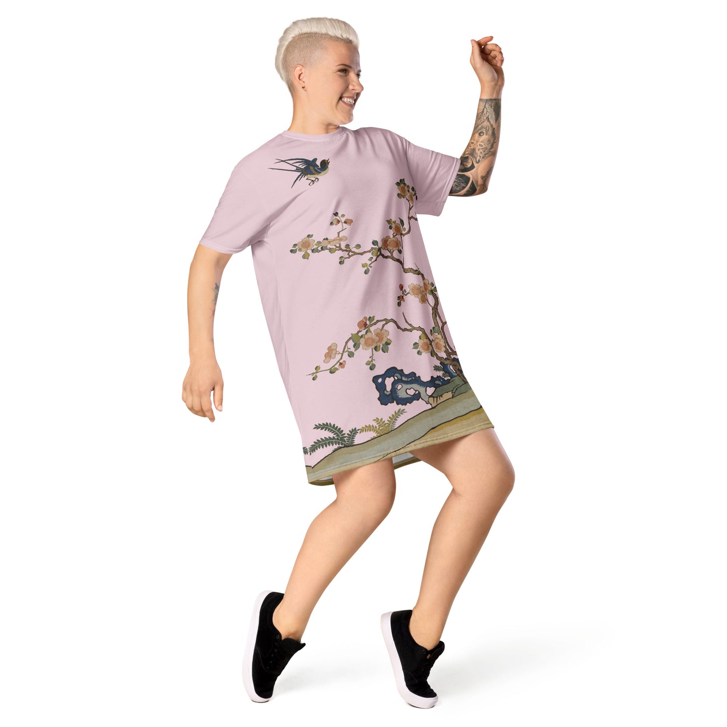 Kesi Flower Album｜Swallow in Flight, Harbinger of Spring｜T-shirt dress｜Pale pinkish gray