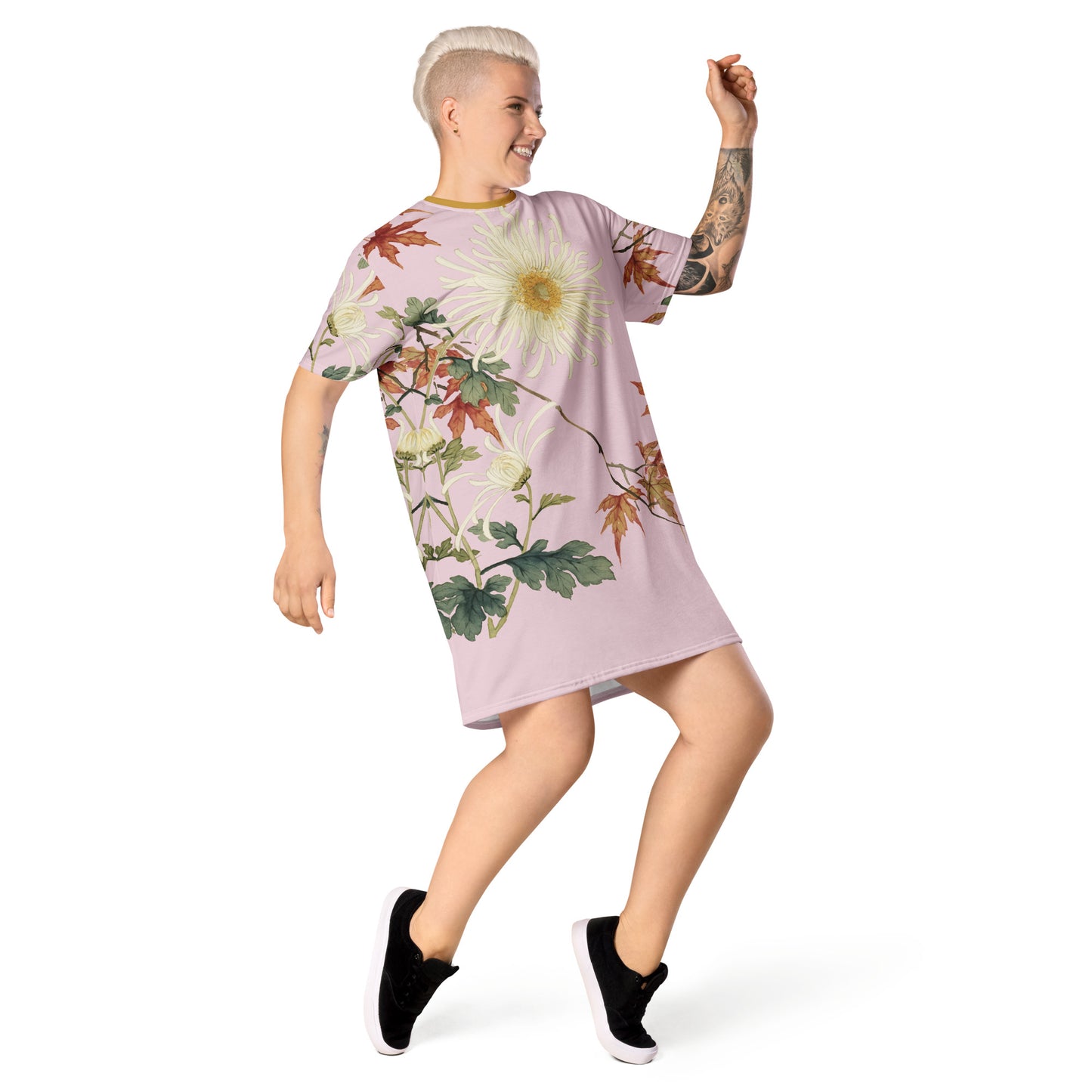 The Spirit of Flowers in Twelve Months｜Blooming Chrysanthemum and Maple Leaves｜T-shirt dress｜Pale pinkish gray