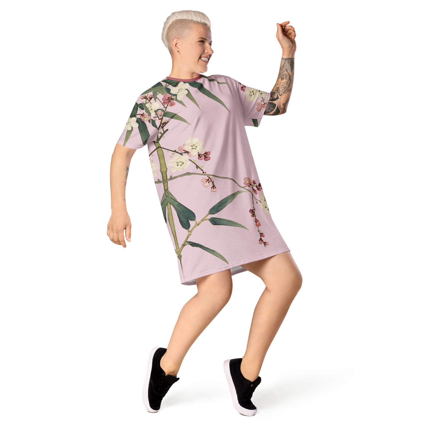 The Spirit of Flowers in Twelve Months｜Crimson Plum Blossom and Lush Green Bamboo｜T-shirt dress｜Pale pinkish gray