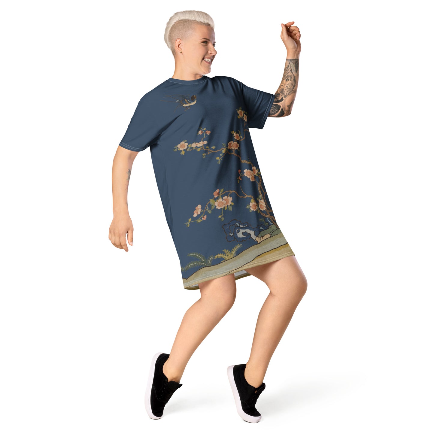 Kesi Flower Album｜Swallow in Flight, Harbinger of Spring｜T-shirt dress｜Dark blue