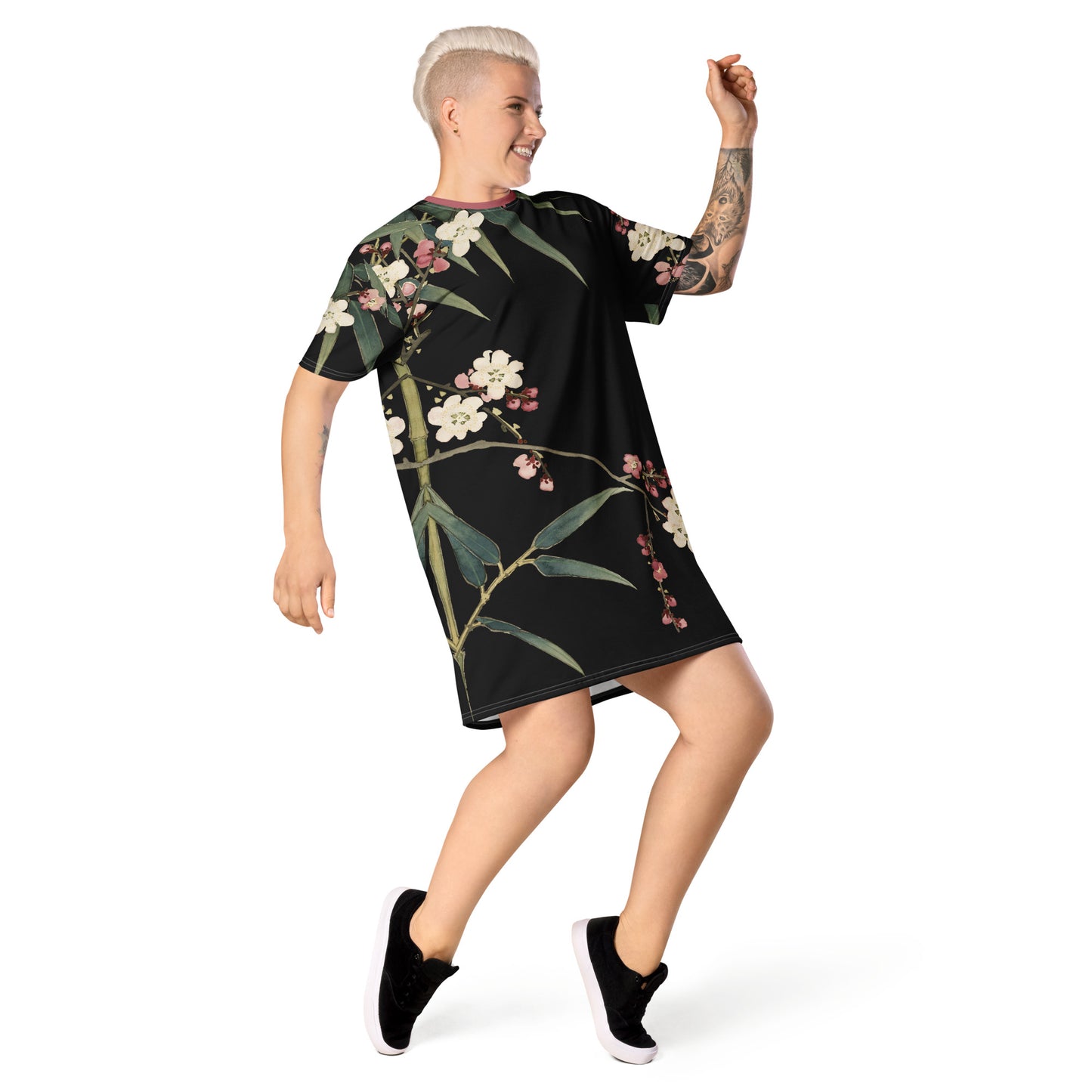 The Spirit of Flowers in Twelve Months｜Crimson Plum Blossom and Lush Green Bamboo｜T-shirt dress｜Black