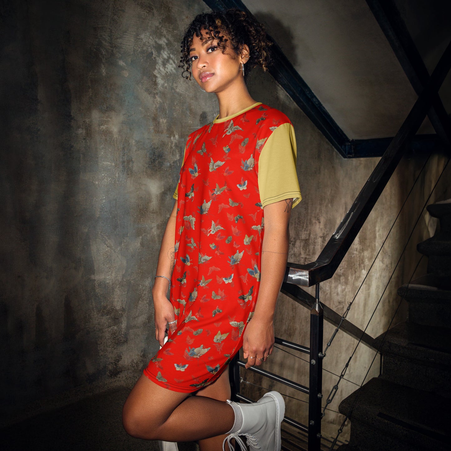 Butterfly dancing｜T-shirt dress｜Garnet red