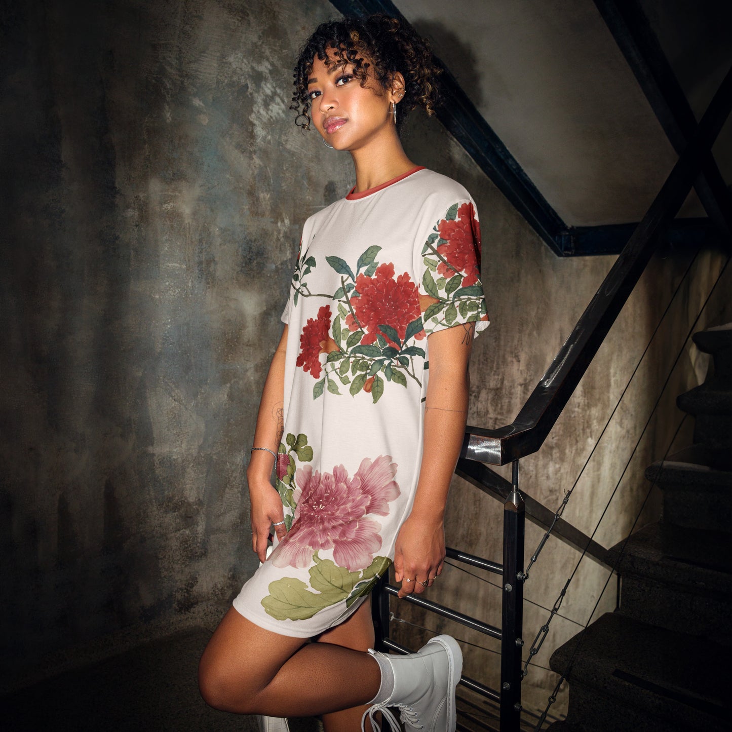 The Spirit of Flowers in Twelve Months｜Hollyhock and Pomegranate in Bloom｜T-shirt dress｜Fish belly white