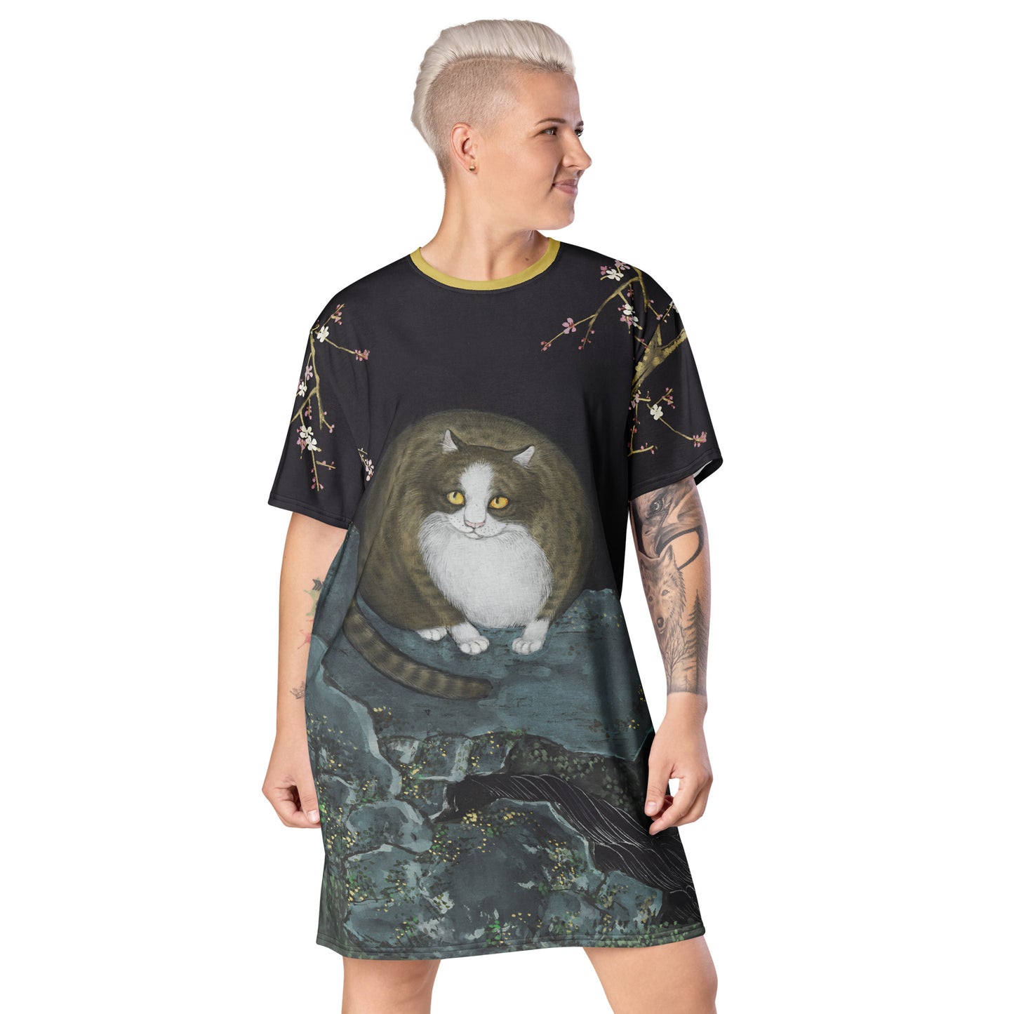 Cats And Butterflies Of Longevity｜A Cat amidst the Crimson Plum Blossom｜T-shirt dress