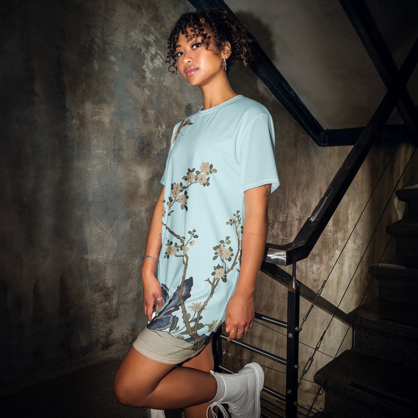 Kesi Flower Album｜White Plum Blossoms and Butterfly｜T-shirt dress｜Aqua blue