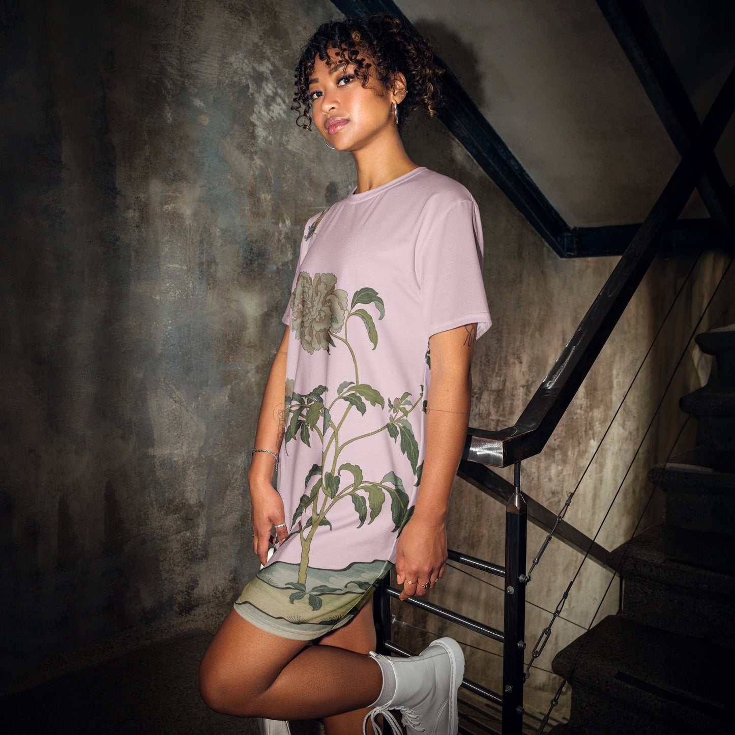 Kesi Flower Album｜Peonies and Butterfly｜T-shirt dress｜Pale pinkish gray