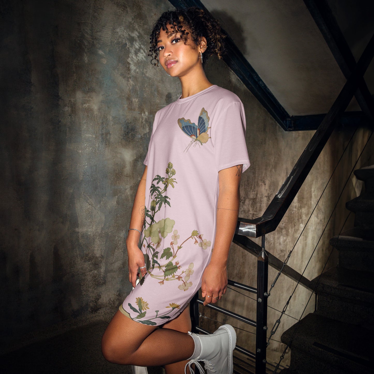 Kesi Flower Album｜Hibiscus and Begonia Blossoms｜T-shirt dress｜Pale pinkish gray