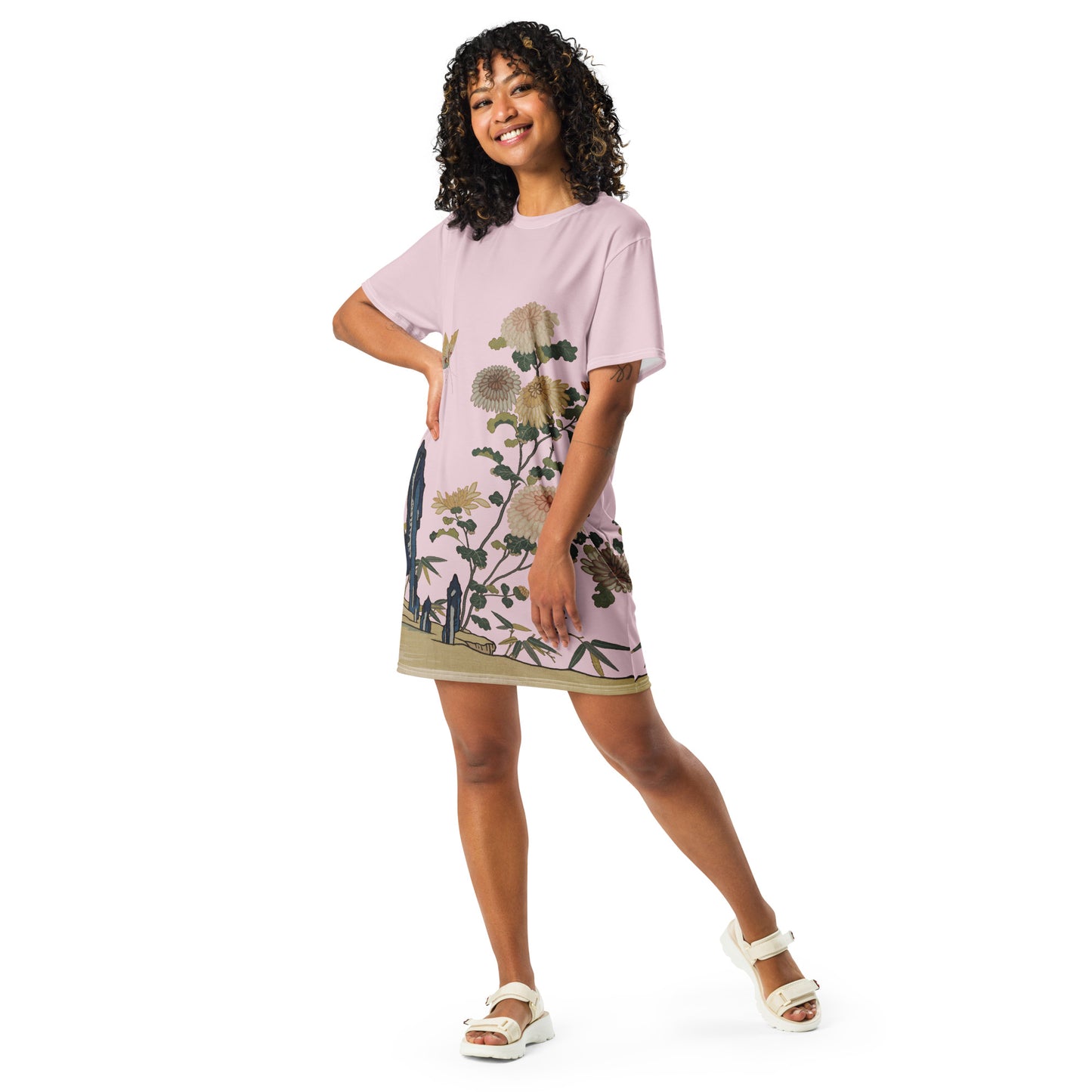 Kesi Flower Album｜Chrysanthemums and Butterflies｜T-shirt dress｜Pale pinkish gray