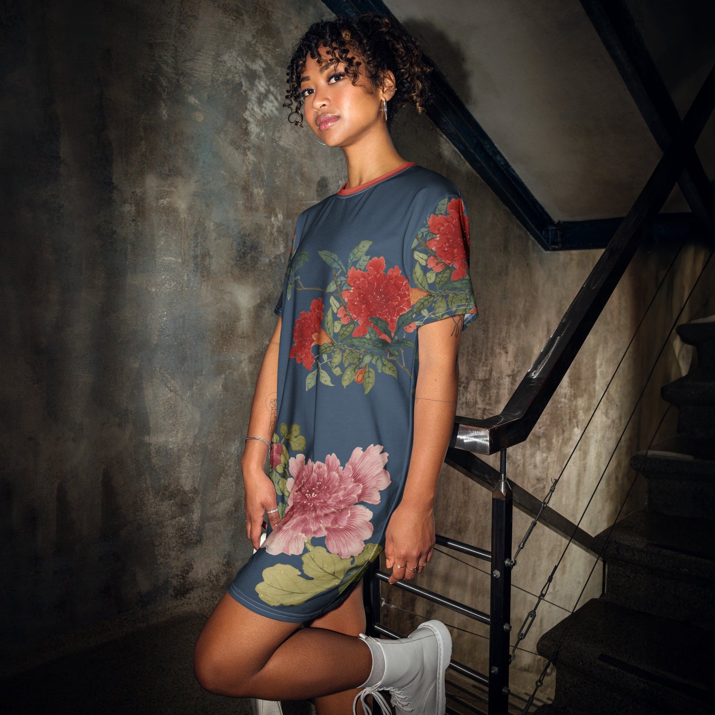 The Spirit of Flowers in Twelve Months｜Hollyhock and Pomegranate in Bloom｜T-shirt dress｜Dark blue