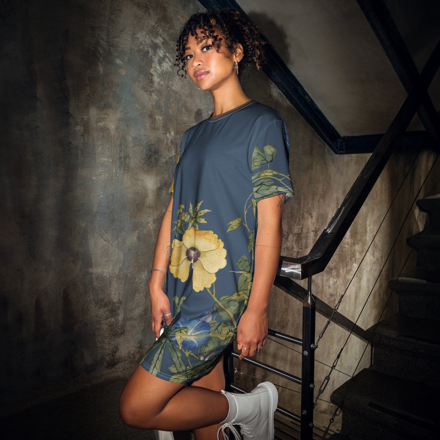 The Spirit of Flowers in Twelve Months｜Okra and White-edged Morning Glory in Bloom｜T-shirt dress｜Dark blue