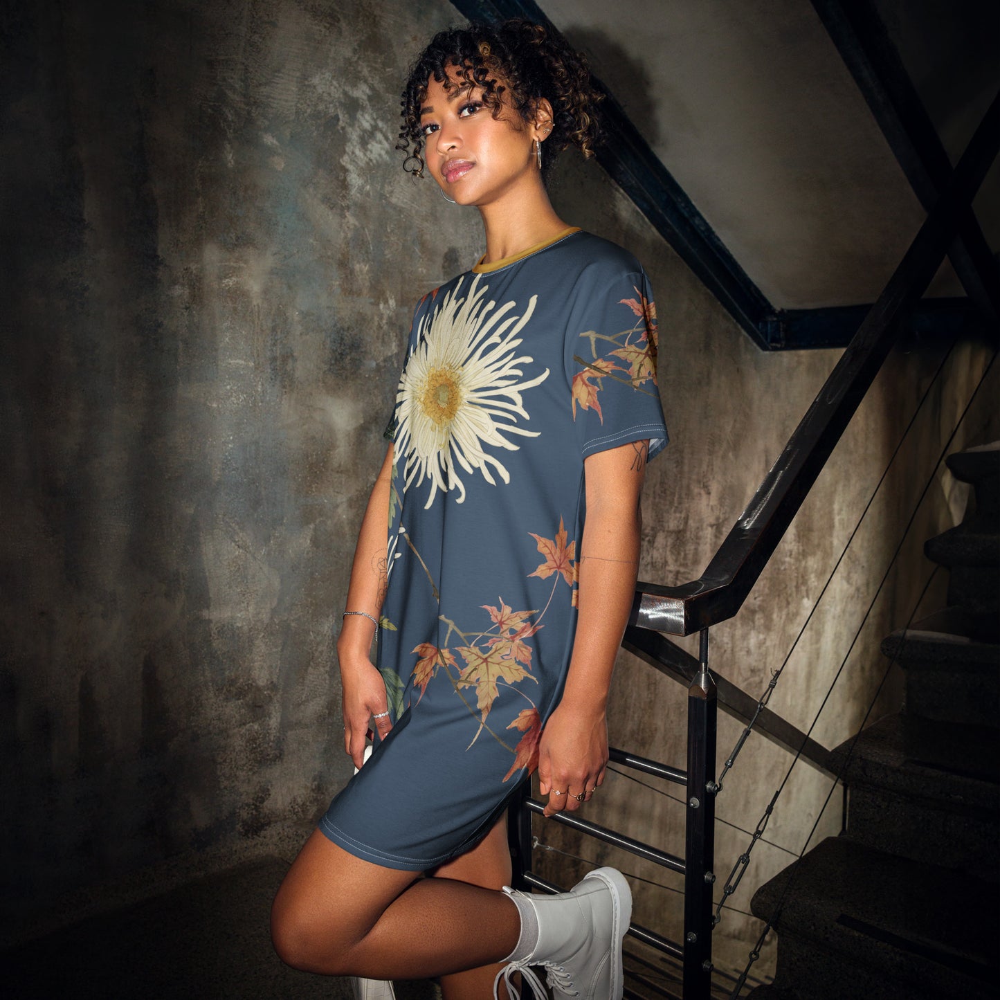 12月の花神様｜Blooming Chrysanthemum and Maple Leaves｜T-shirt dress｜Dark blue