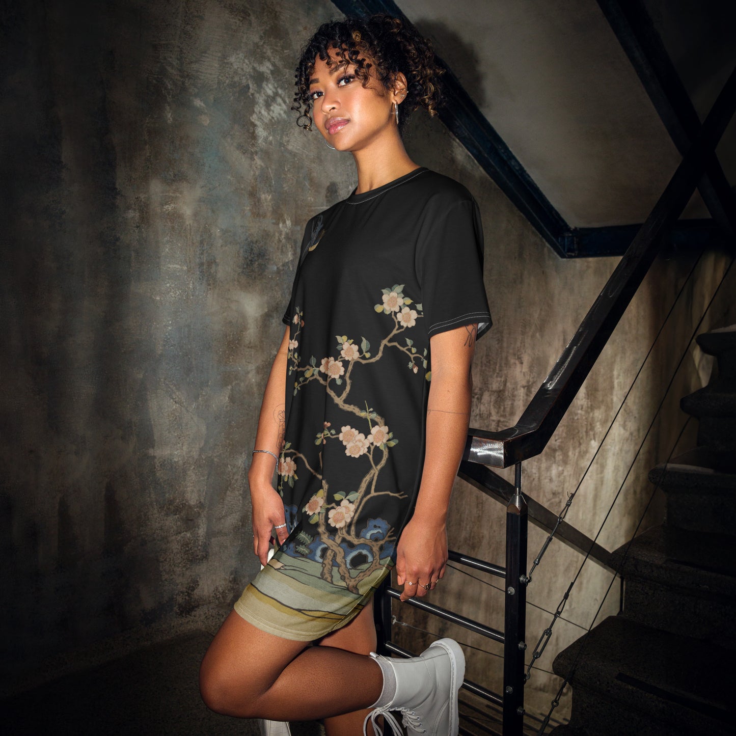 Kesi Flower Album｜Swallow in Flight, Harbinger of Spring｜T-shirt dress｜Black