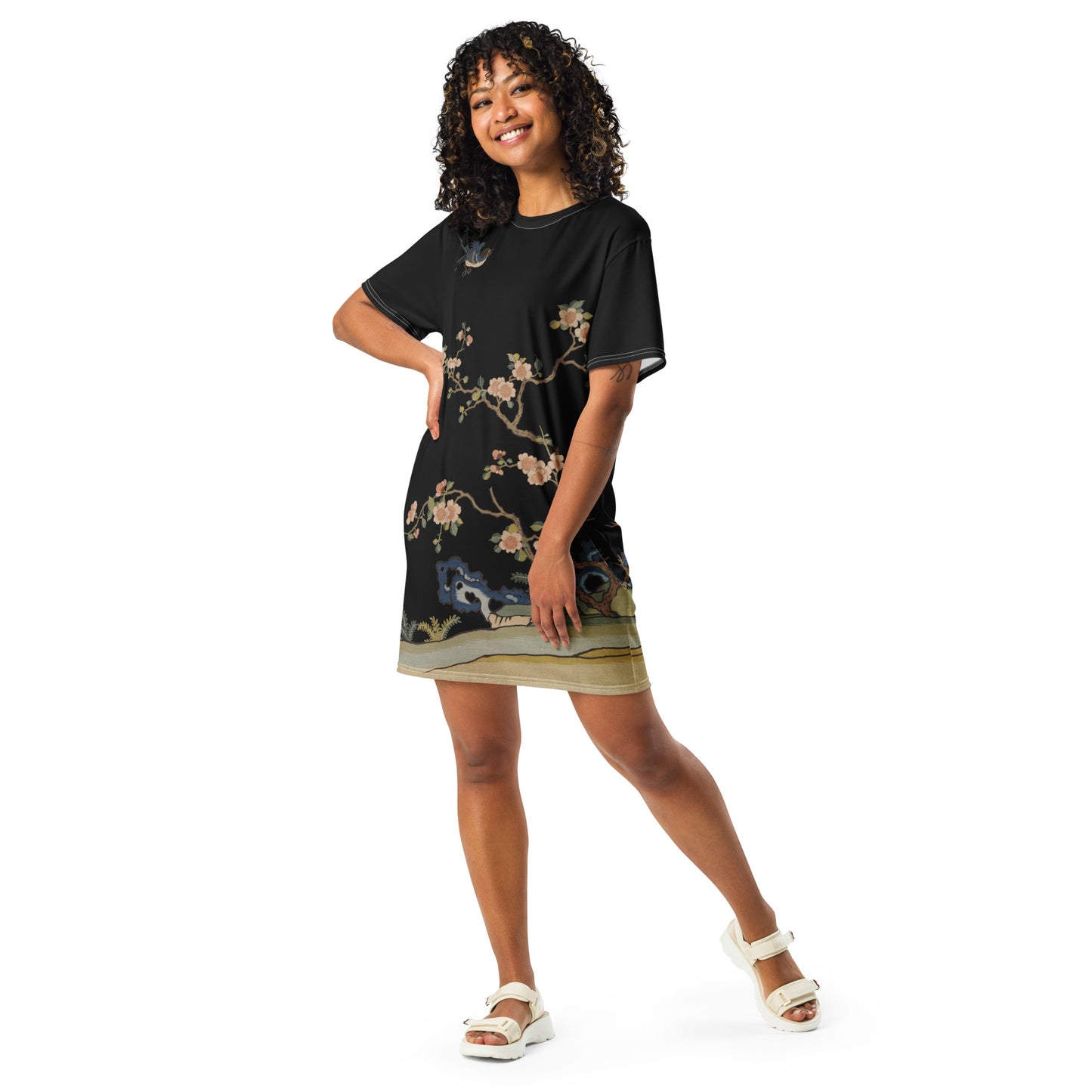 Kesi Flower Album｜Swallow in Flight, Harbinger of Spring｜T-shirt dress｜Black