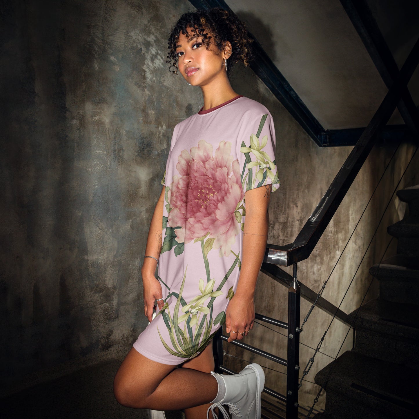 The Spirit of Flowers in Twelve Months｜Orchid and Tree Peony in Bloom｜T-shirt dress｜Pale pinkish gray