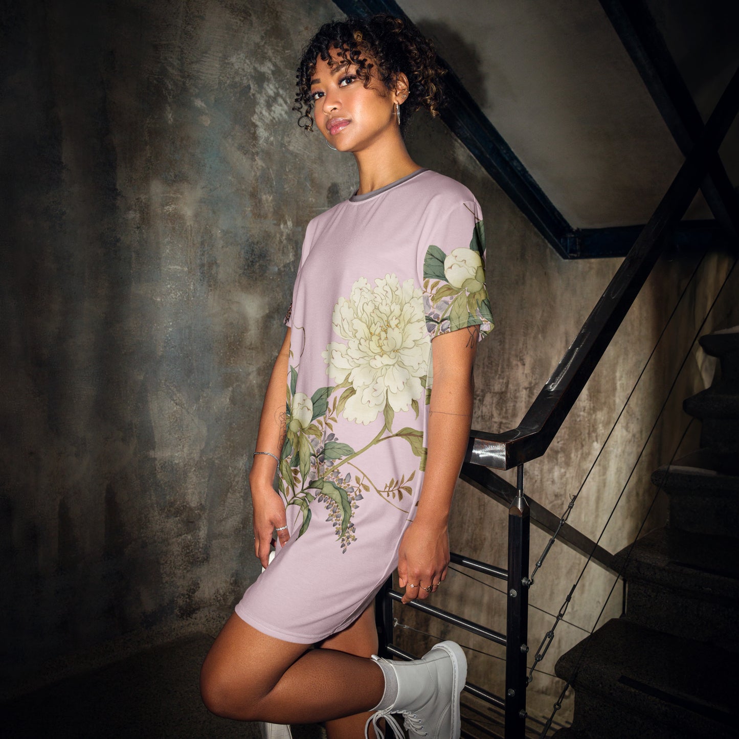 The Spirit of Flowers in Twelve Months｜Chinese Peony and Wisteria in Bloom｜T-shirt dress｜Pale pinkish gray