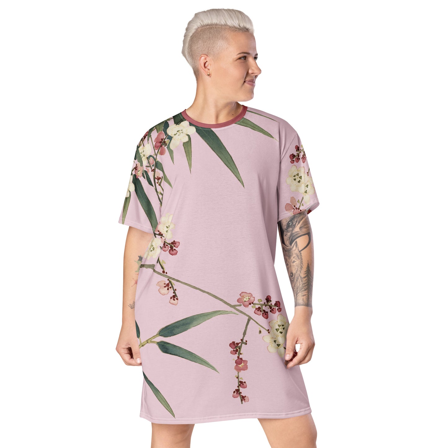 The Spirit of Flowers in Twelve Months｜Crimson Plum Blossom and Lush Green Bamboo｜T-shirt dress｜Pale pinkish gray