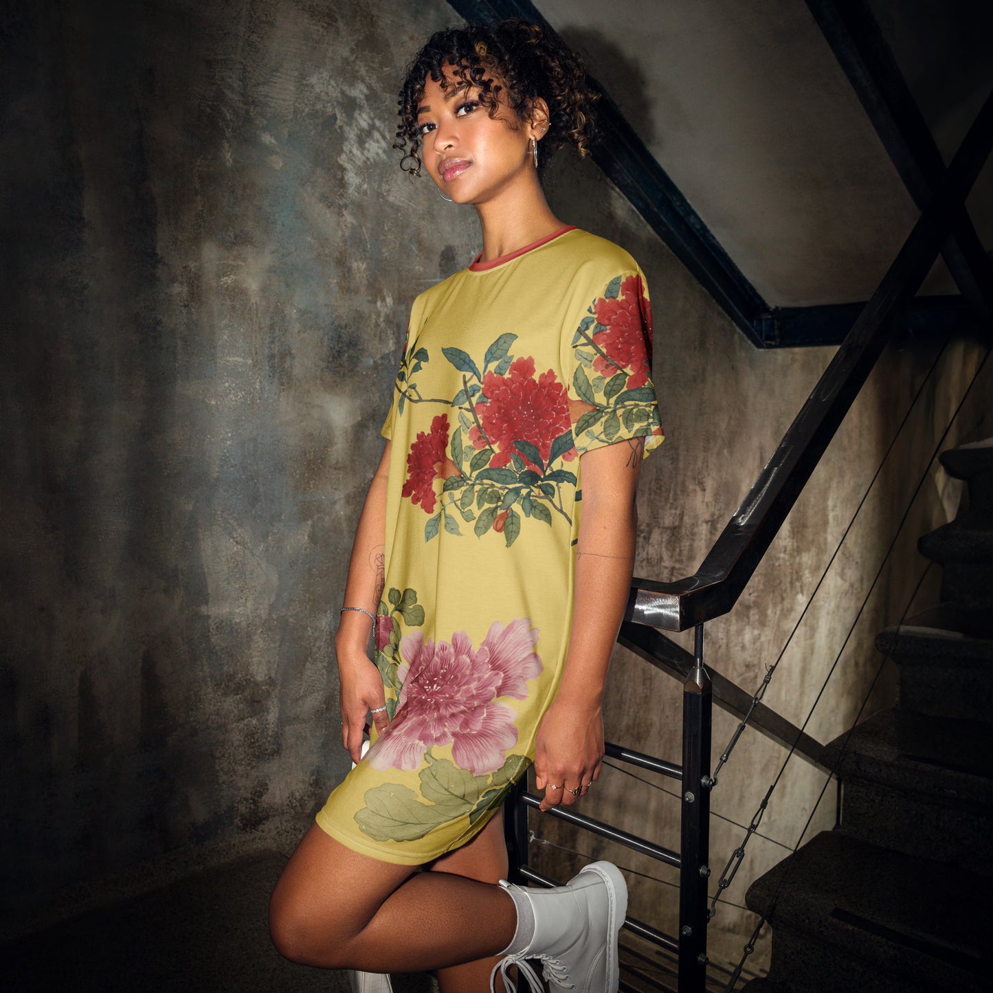 The Spirit of Flowers in Twelve Months｜Hollyhock and Pomegranate in Bloom｜T-shirt dress｜Gold