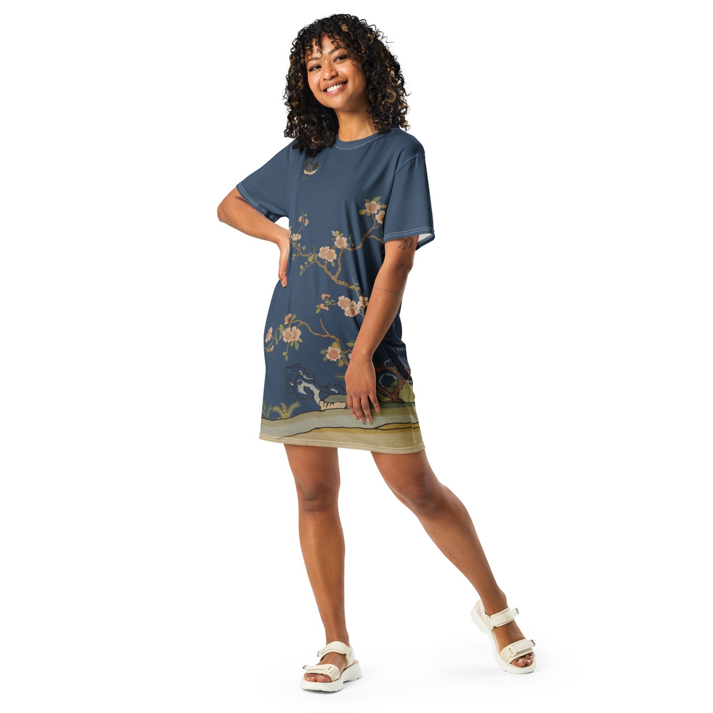 Kesi Flower Album｜Swallow in Flight, Harbinger of Spring｜T-shirt dress｜Dark blue