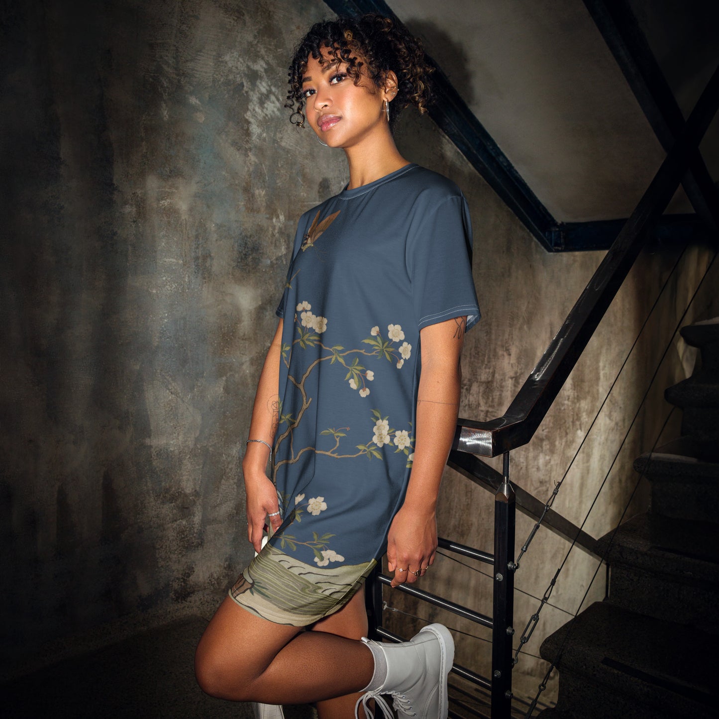 Kesi Flower Album｜Plum Blossoms and Butterfly｜T-shirt dress｜Dark blue