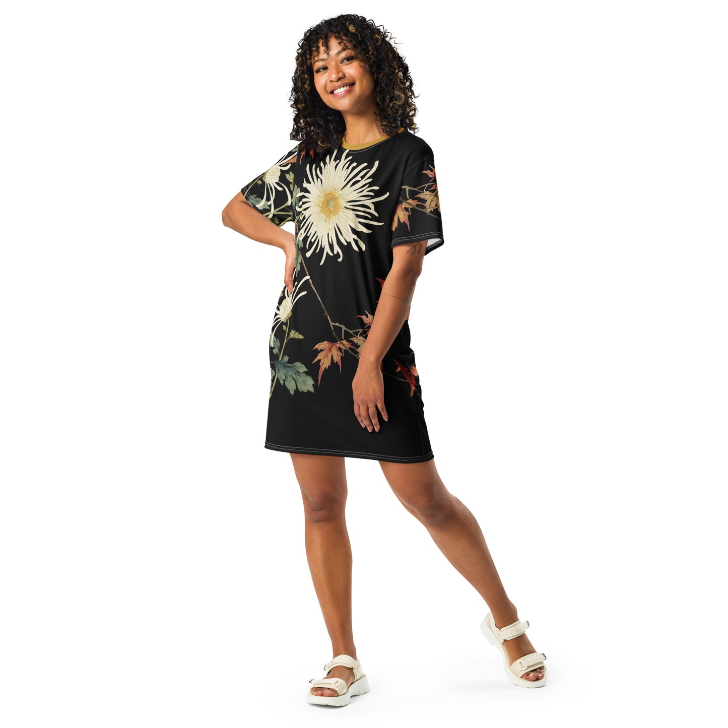 The Spirit of Flowers in Twelve Months｜Blooming Chrysanthemum and Maple Leaves｜T-shirt dress｜Black