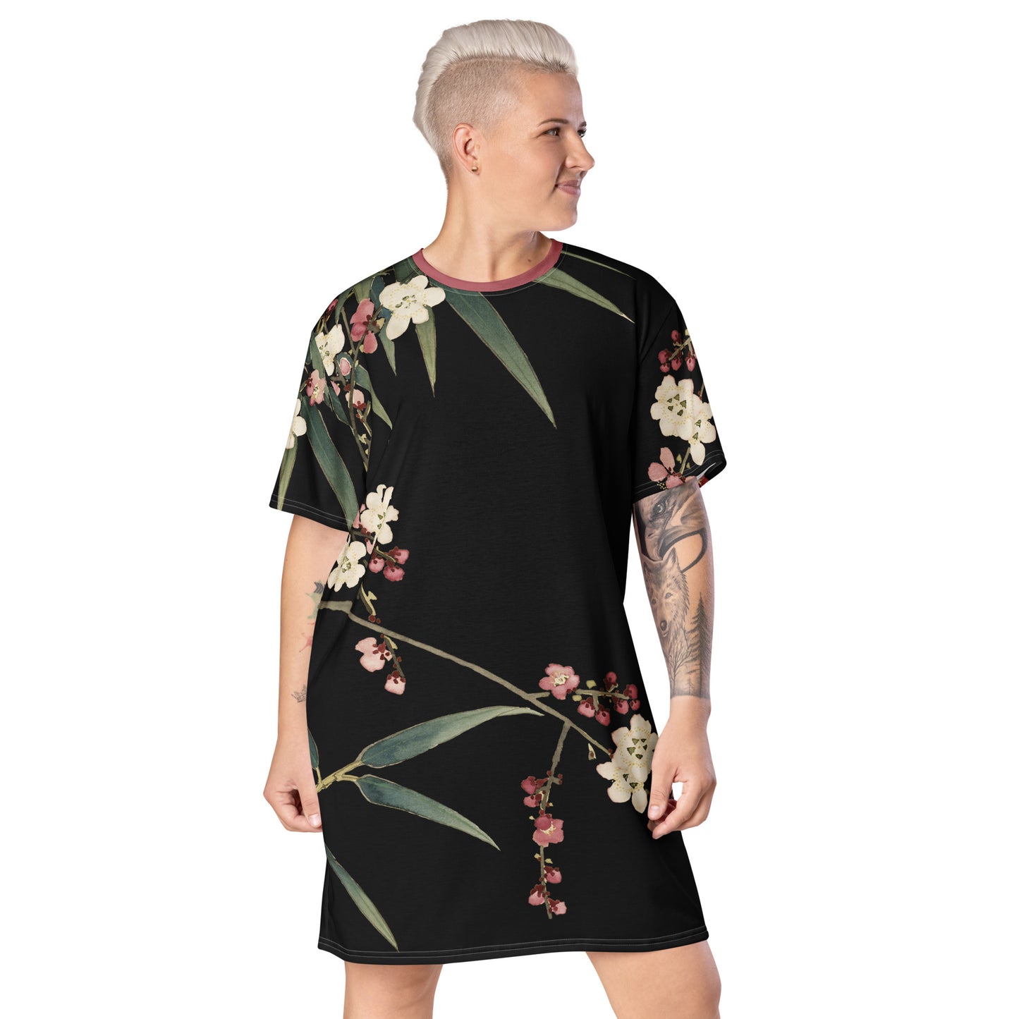 The Spirit of Flowers in Twelve Months｜Crimson Plum Blossom and Lush Green Bamboo｜T-shirt dress｜Black