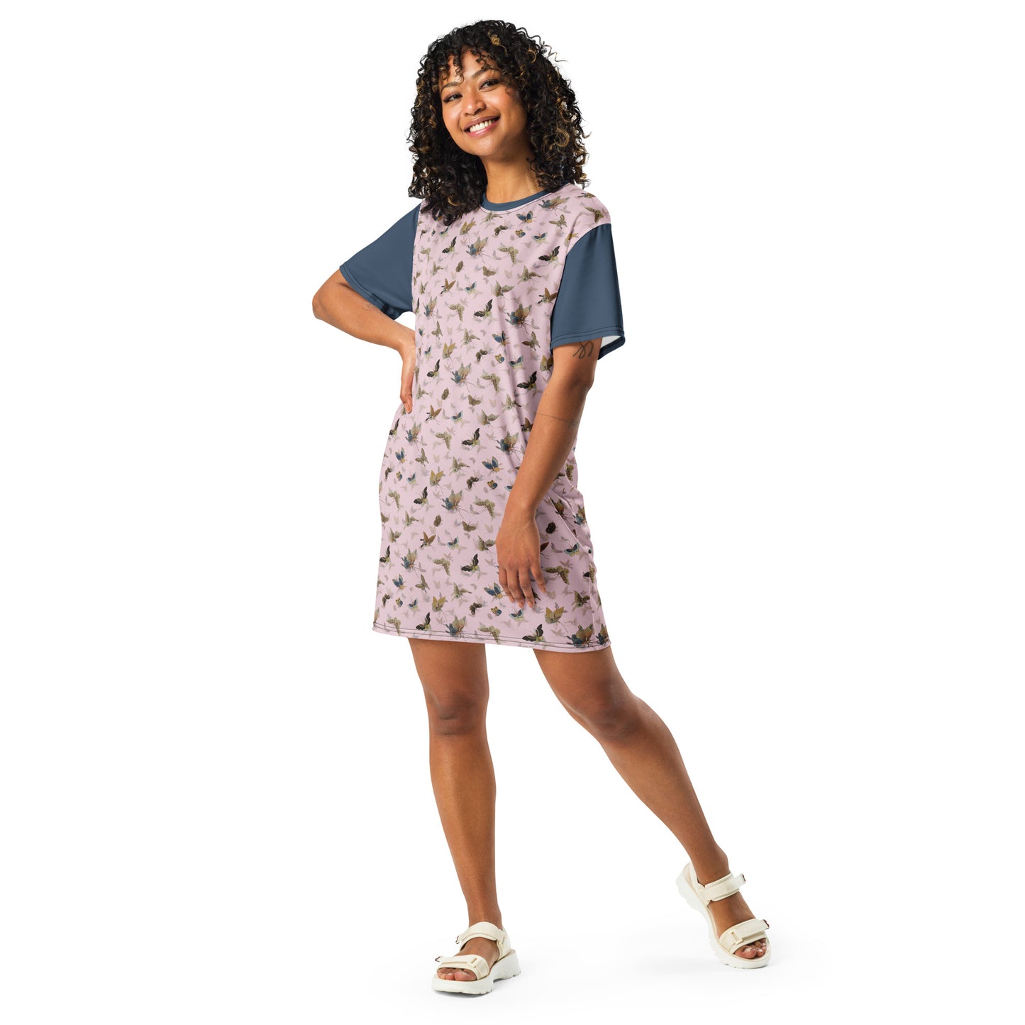 Butterfly dancing｜T-shirt dress｜Pale pinkish gray