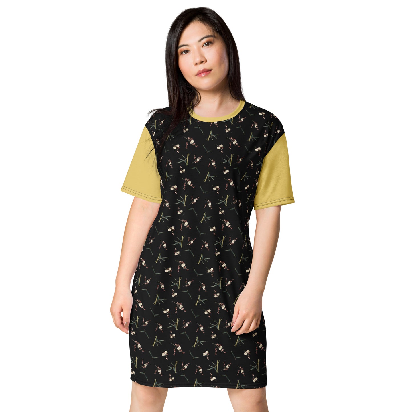 The Spirit of Flowers in Twelve Months｜Crimson Plum Blossom and Lush Green Bamboo｜T-shirt dress｜seamless print｜Black