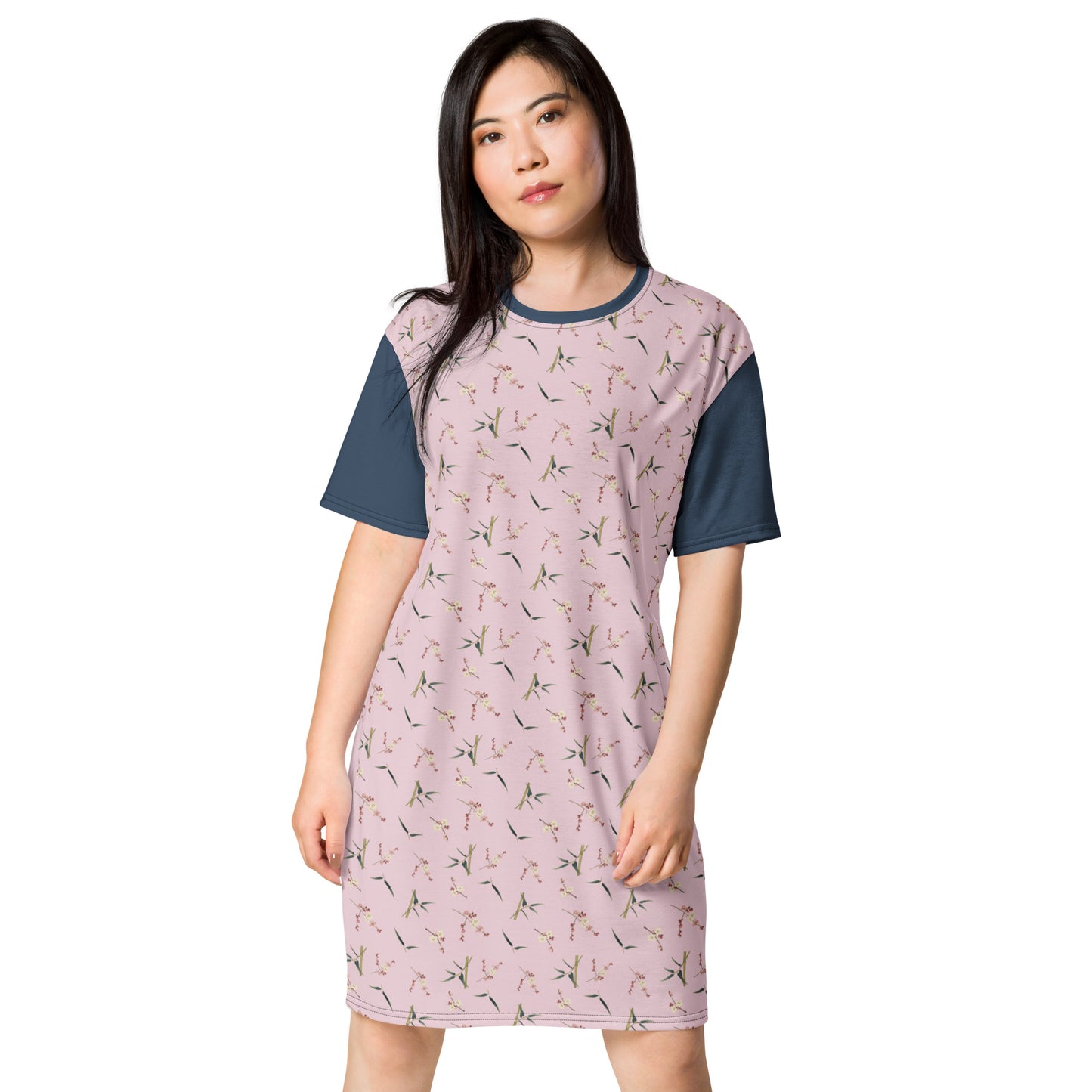 The Spirit of Flowers in Twelve Months｜Crimson Plum Blossom and Lush Green Bamboo｜T-shirt dress｜seamless print｜Pale pinkish gray