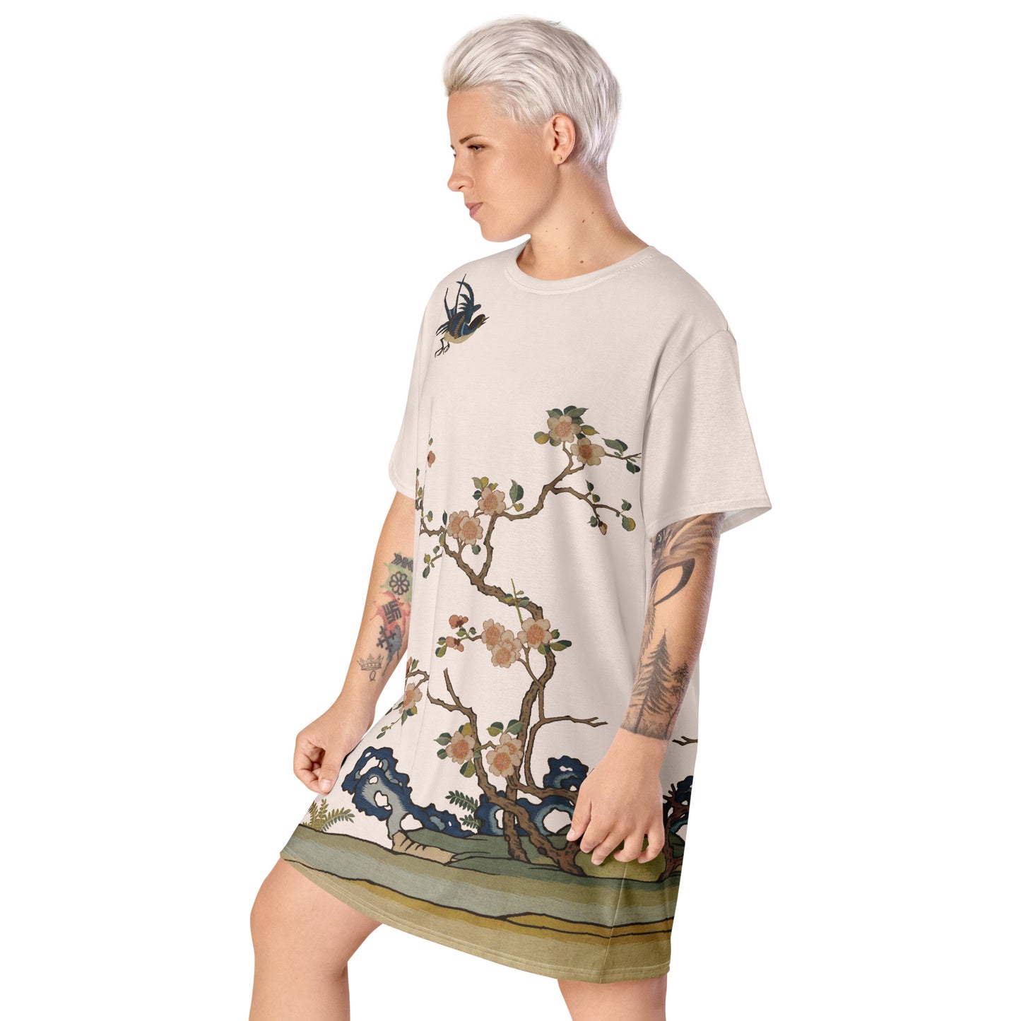 Kesi Flower Album｜Swallow in Flight, Harbinger of Spring｜Tシャツワンピース｜フィッシュベリーホワイト