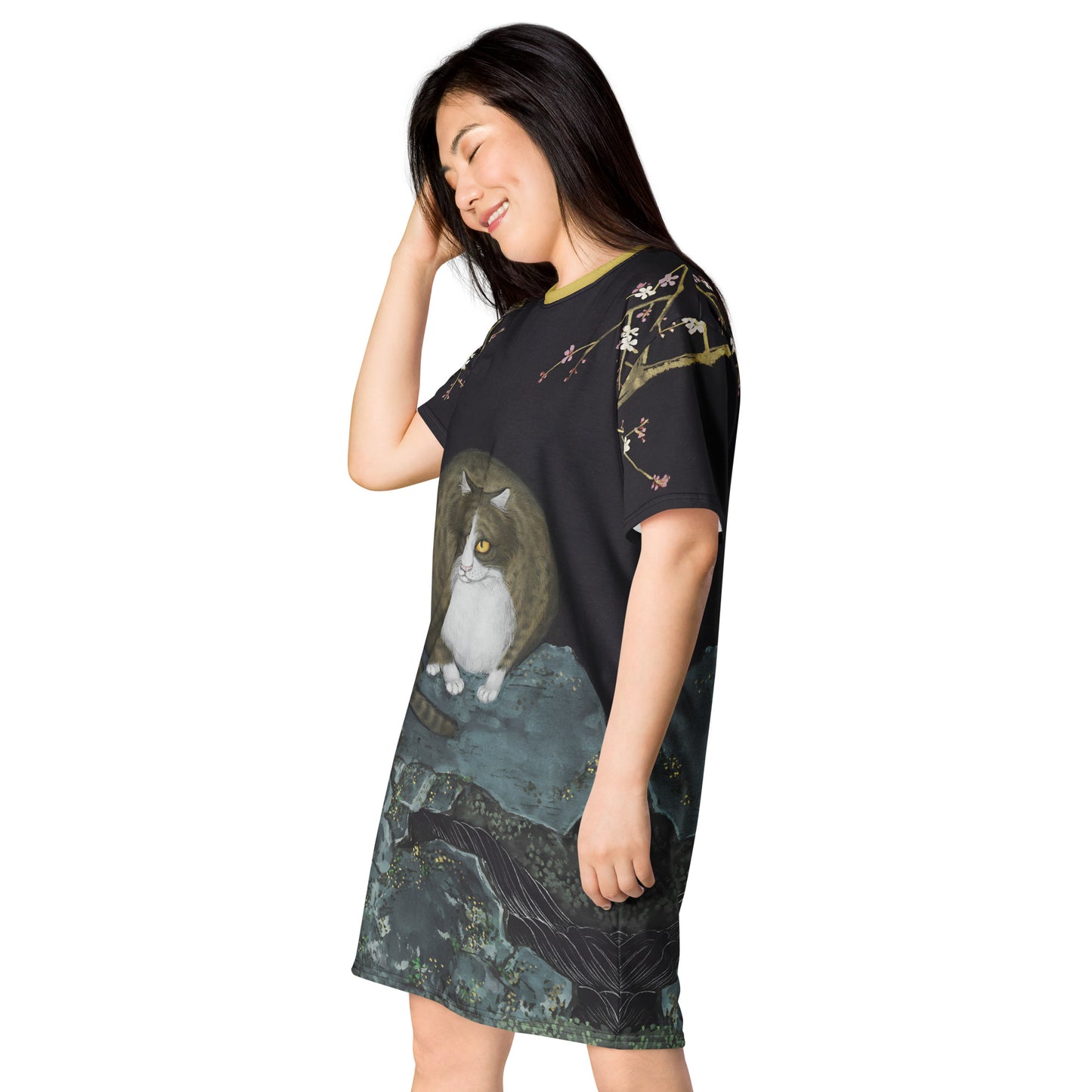 Cats And Butterflies Of Longevity｜A Cat amidst the Crimson Plum Blossom｜T-shirt dress