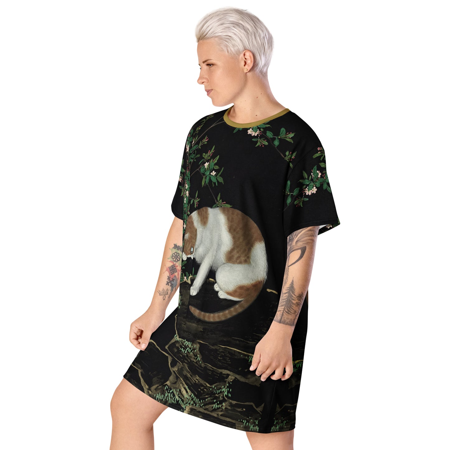 Cats And Butterflies Of Longevity｜A Cat by the Crab Apple Trees in Blossom｜T-shirt dress