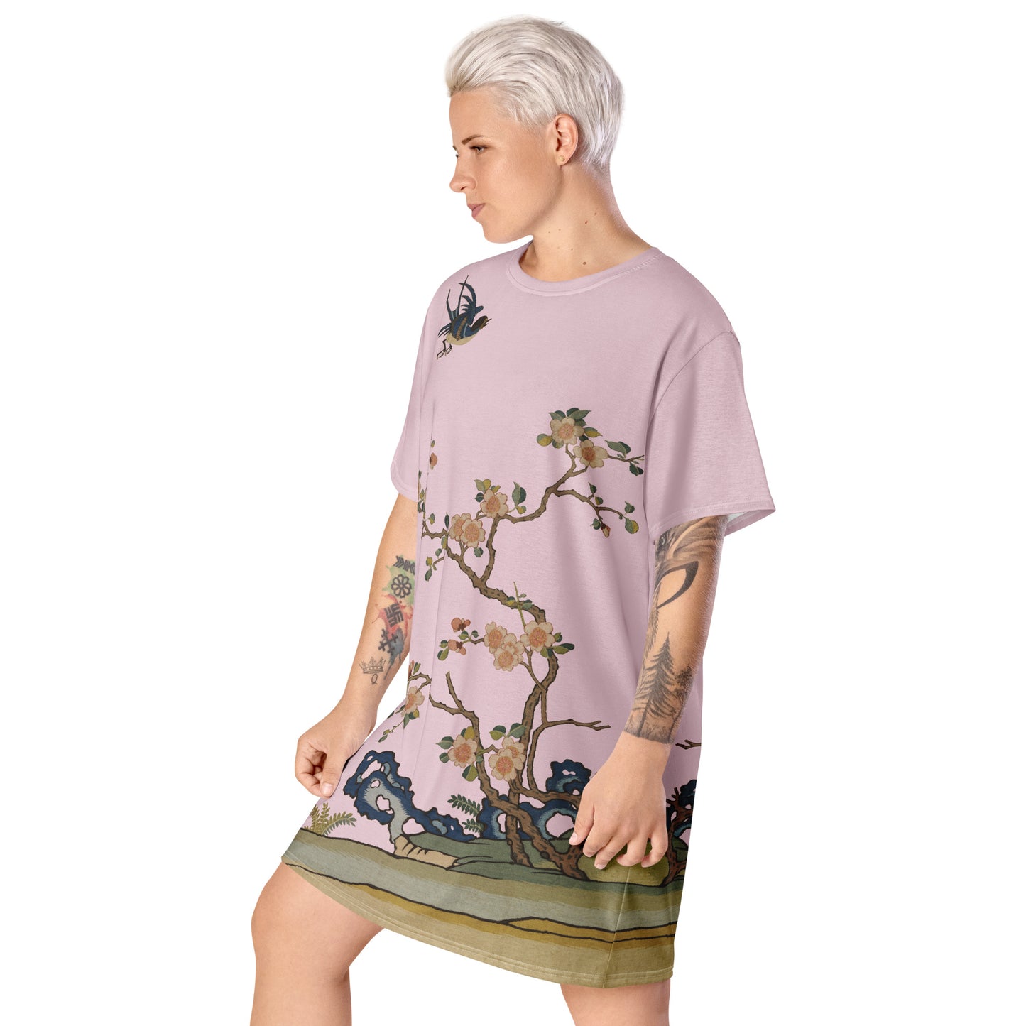 タペストリーの花｜Swallow in Flight, Harbinger of Spring｜Tシャツドレス｜Pale pinkish gray