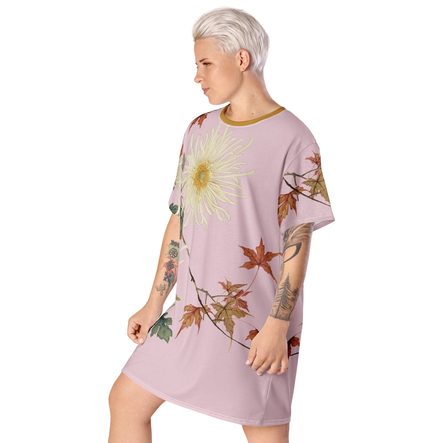 The Spirit of Flowers in Twelve Months｜Blooming Chrysanthemum and Maple Leaves｜T-shirt dress｜Pale pinkish gray