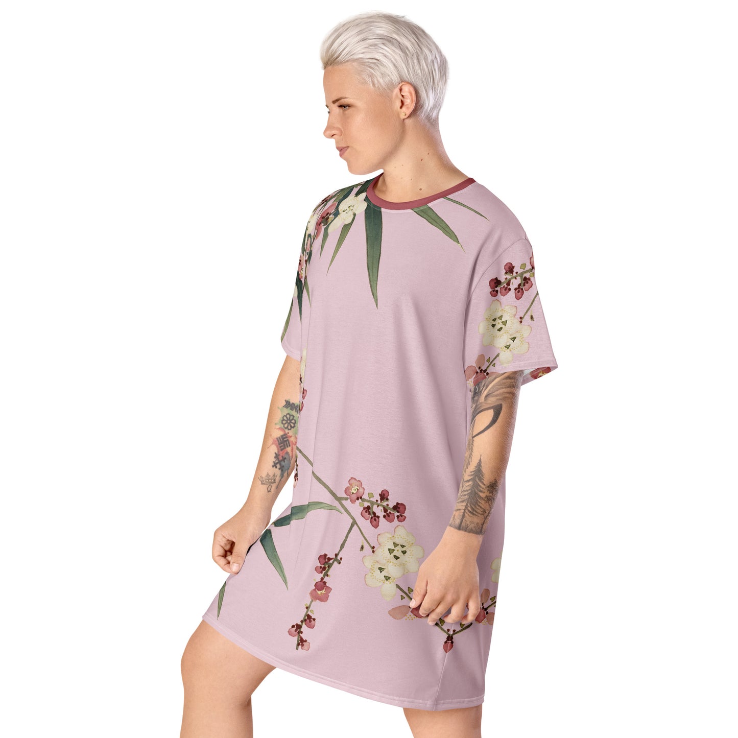 The Spirit of Flowers in Twelve Months｜Crimson Plum Blossom and Lush Green Bamboo｜T-shirt dress｜Pale pinkish gray