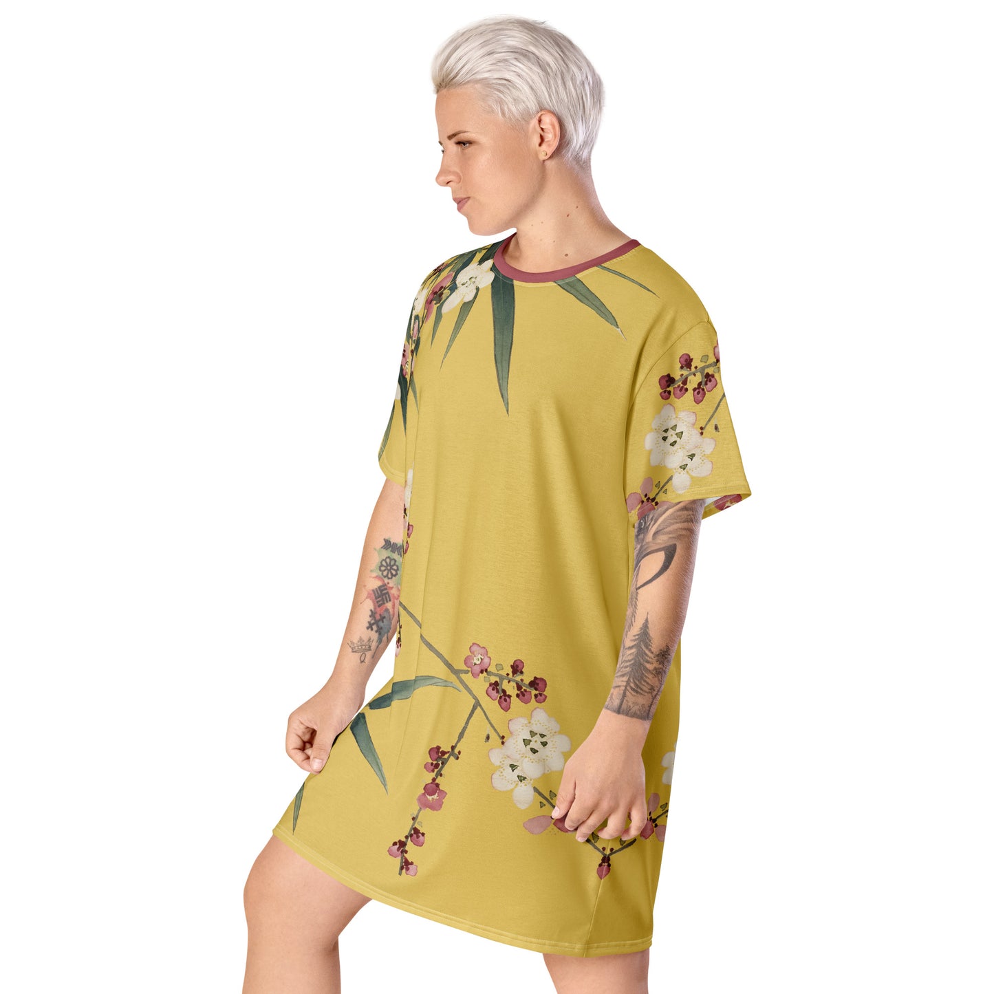 The Spirit of Flowers in Twelve Months｜Crimson Plum Blossom and Lush Green Bamboo｜T-shirt dress｜Gold