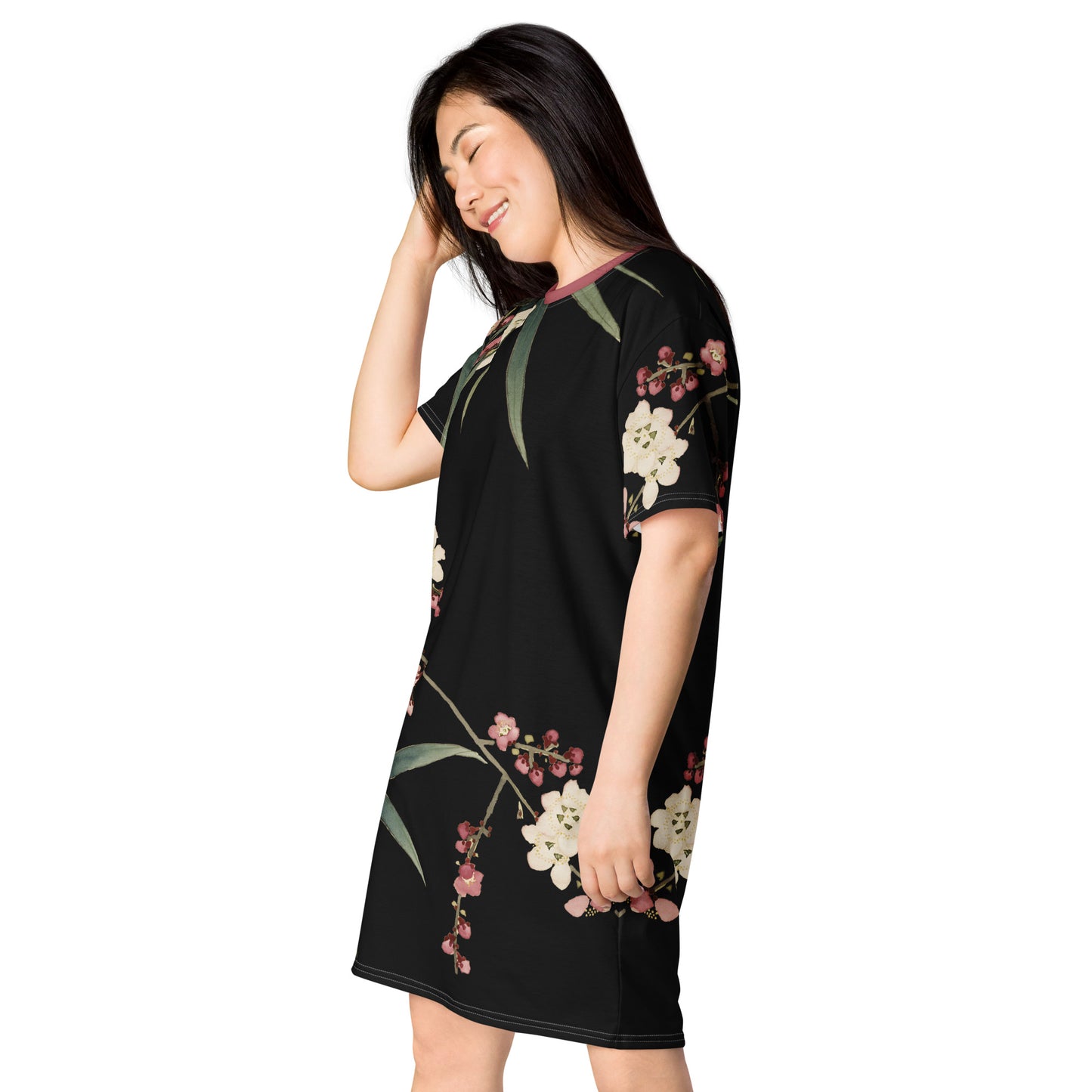 The Spirit of Flowers in Twelve Months｜Crimson Plum Blossom and Lush Green Bamboo｜T-shirt dress｜Black