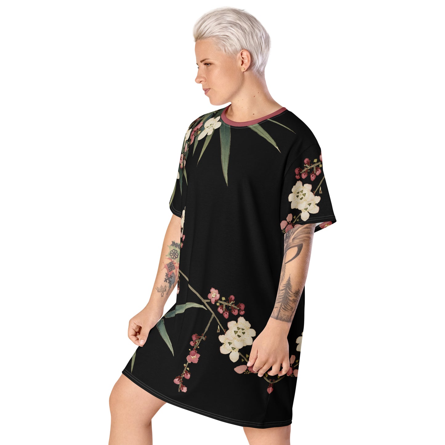 The Spirit of Flowers in Twelve Months｜Crimson Plum Blossom and Lush Green Bamboo｜T-shirt dress｜Black