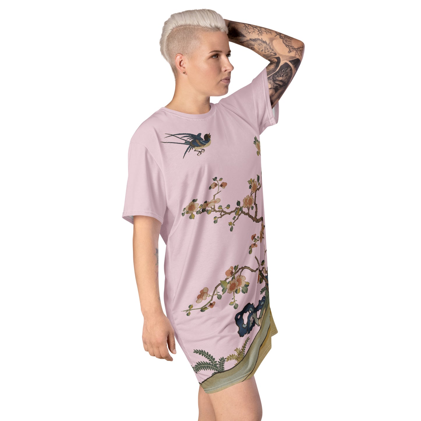 タペストリーの花｜Swallow in Flight, Harbinger of Spring｜Tシャツドレス｜Pale pinkish gray