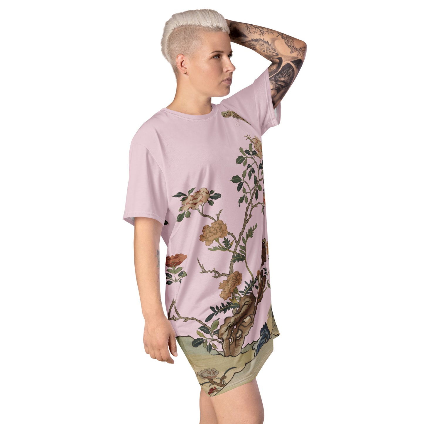 タペストリーの花｜Camellia and Butterfly｜T-shirt dress｜Pale pinkish gray