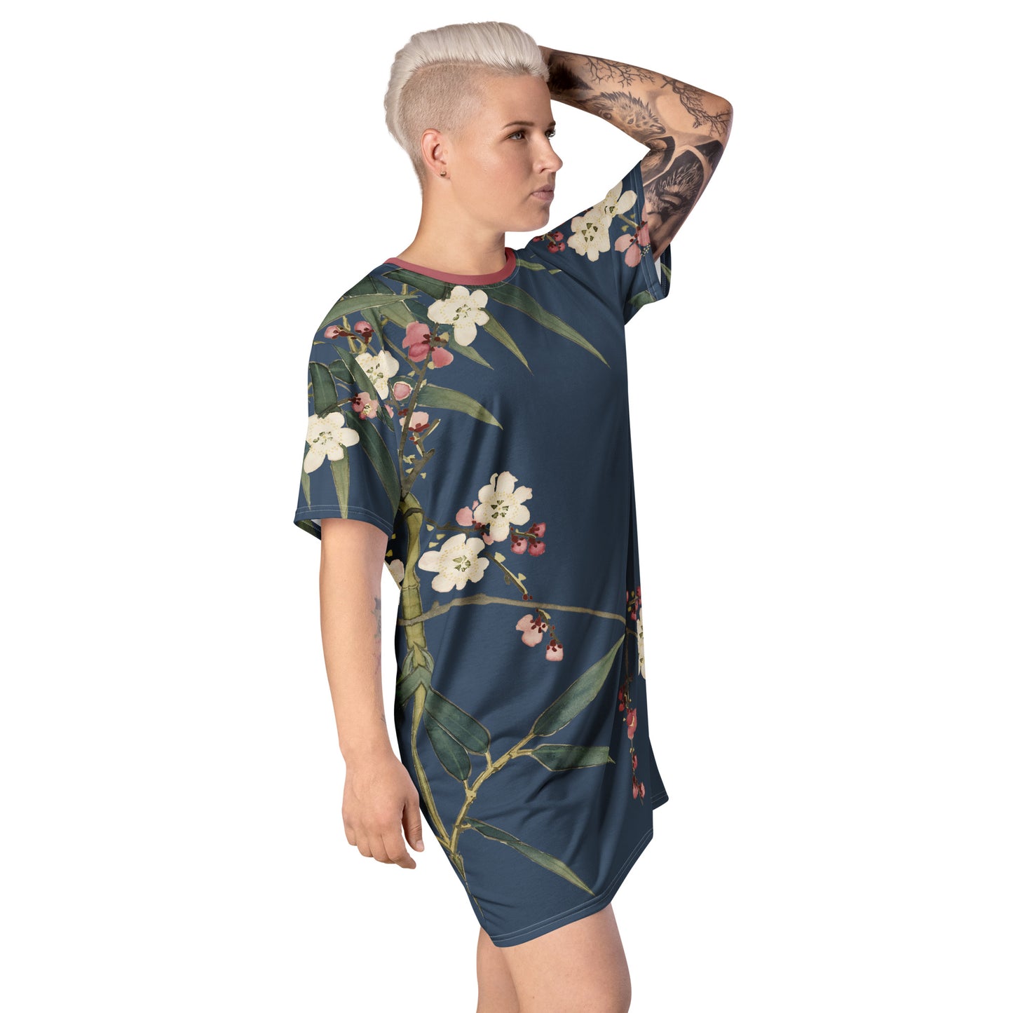 The Spirit of Flowers in Twelve Months｜Crimson Plum Blossom and Lush Green Bamboo｜T-shirt dress｜Dark blue