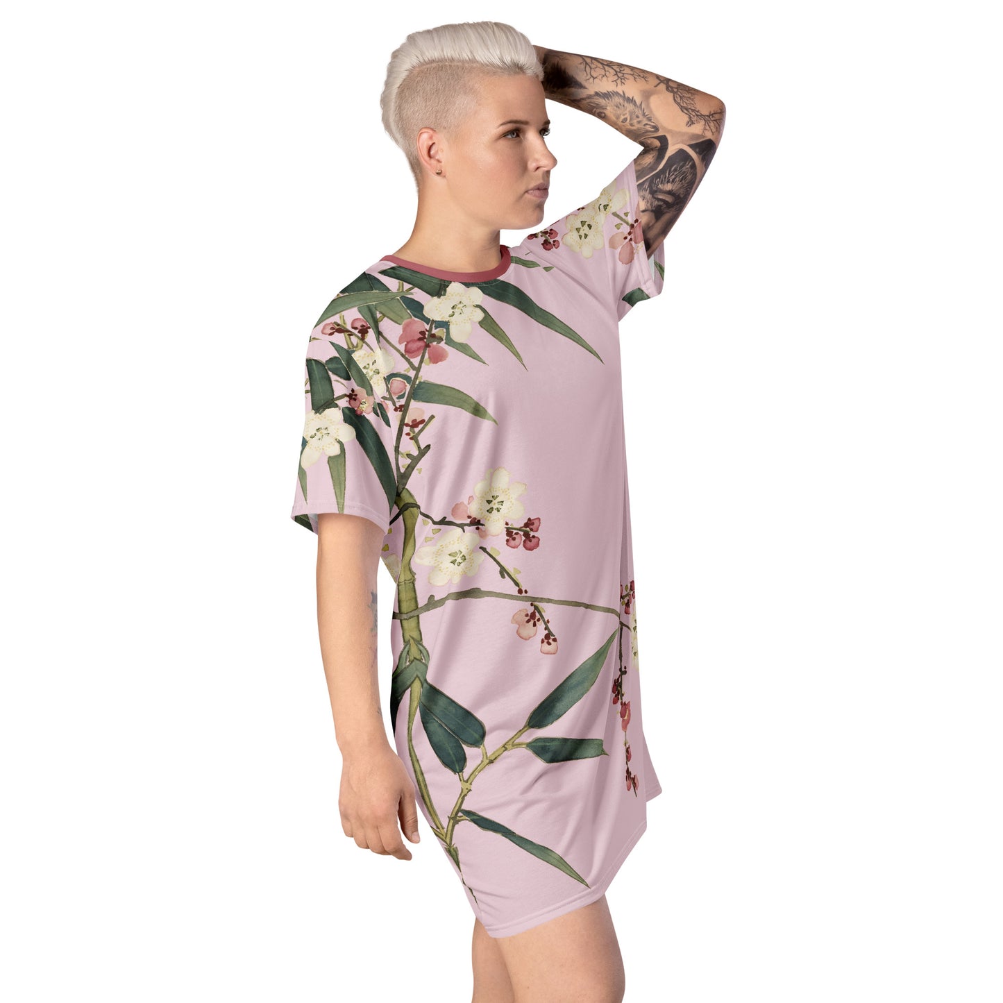 The Spirit of Flowers in Twelve Months｜Crimson Plum Blossom and Lush Green Bamboo｜T-shirt dress｜Pale pinkish gray