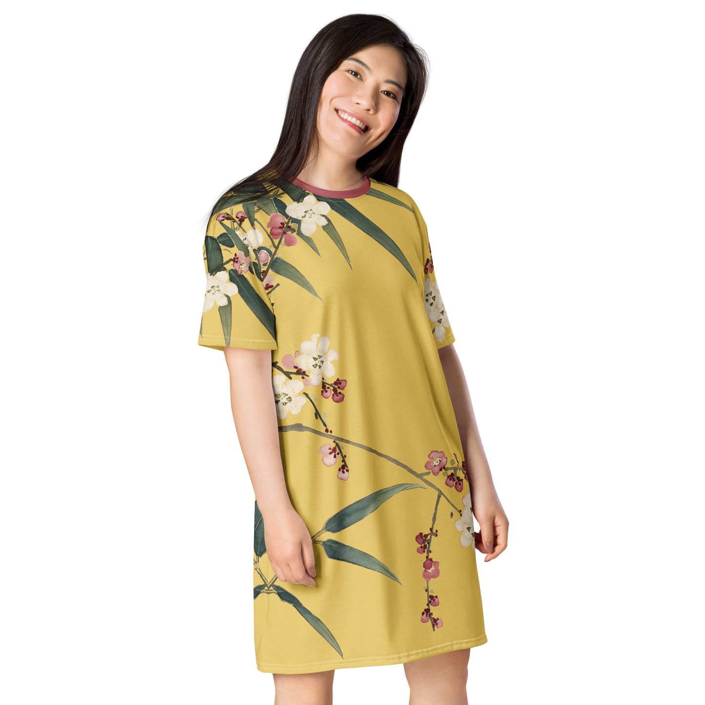 12月の花神様｜Crimson Plum Blossom and Lush Green Bamboo｜T-shirt dress｜Gold