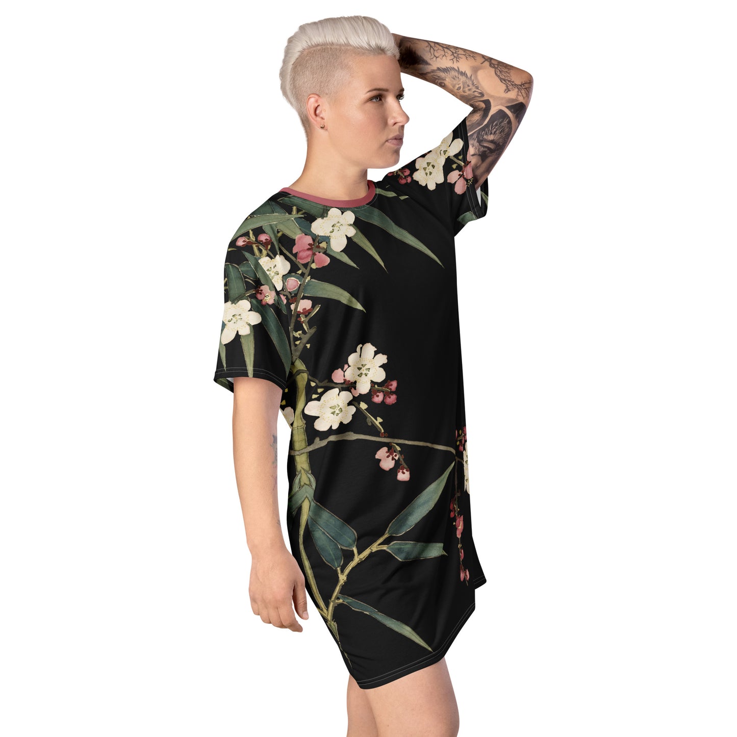 The Spirit of Flowers in Twelve Months｜Crimson Plum Blossom and Lush Green Bamboo｜T-shirt dress｜Black