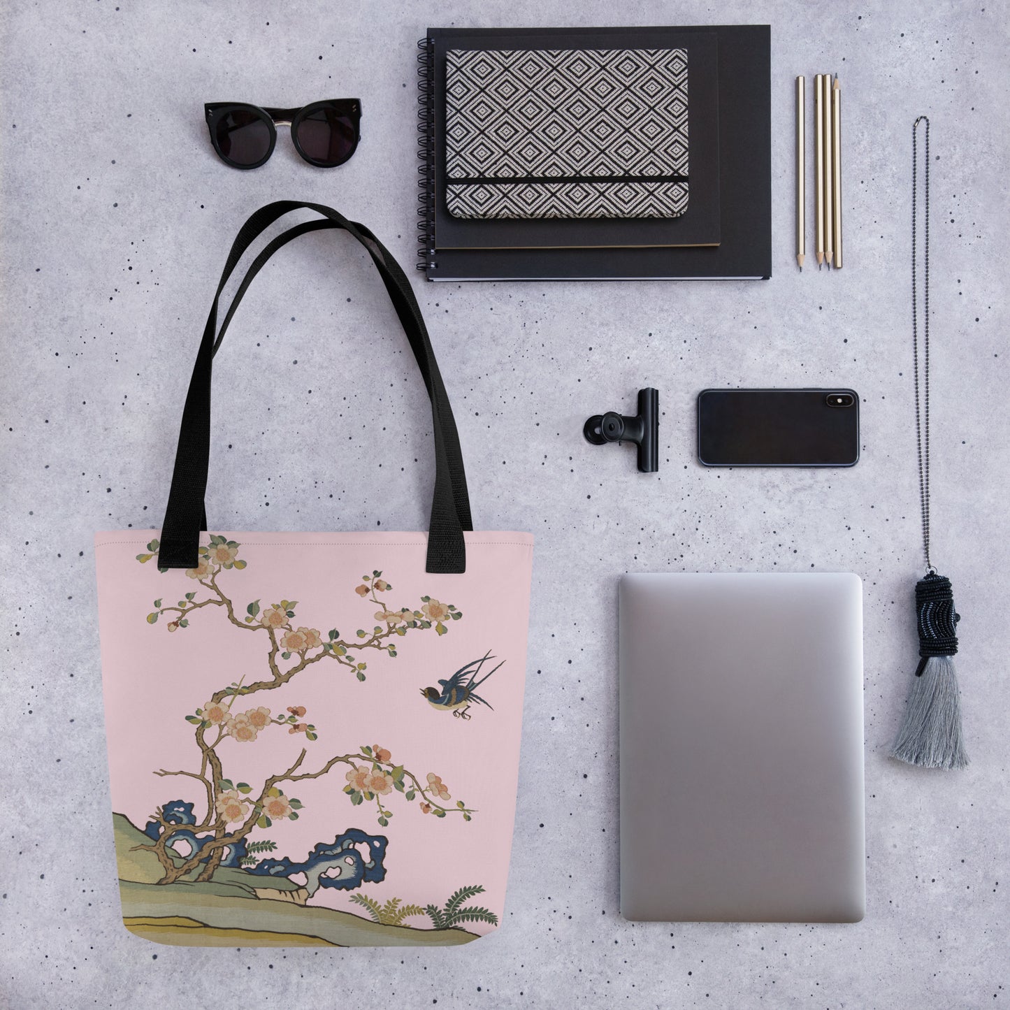 Kesi Flower Album｜Swallow in Flight, Harbinger of Spring｜Tote bag｜Pale pinkish gray