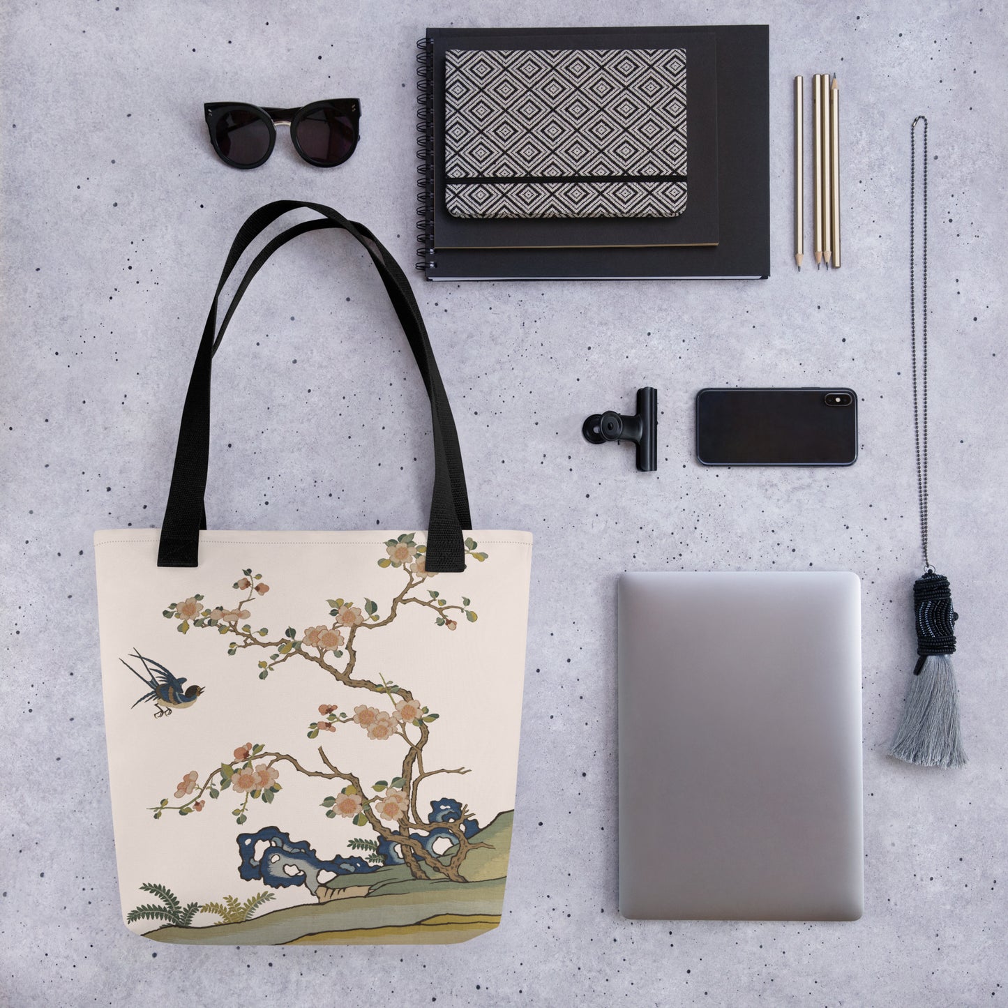 Kesi Flower Album｜Swallow in Flight, Harbinger of Spring｜Tote bag｜Fish belly white