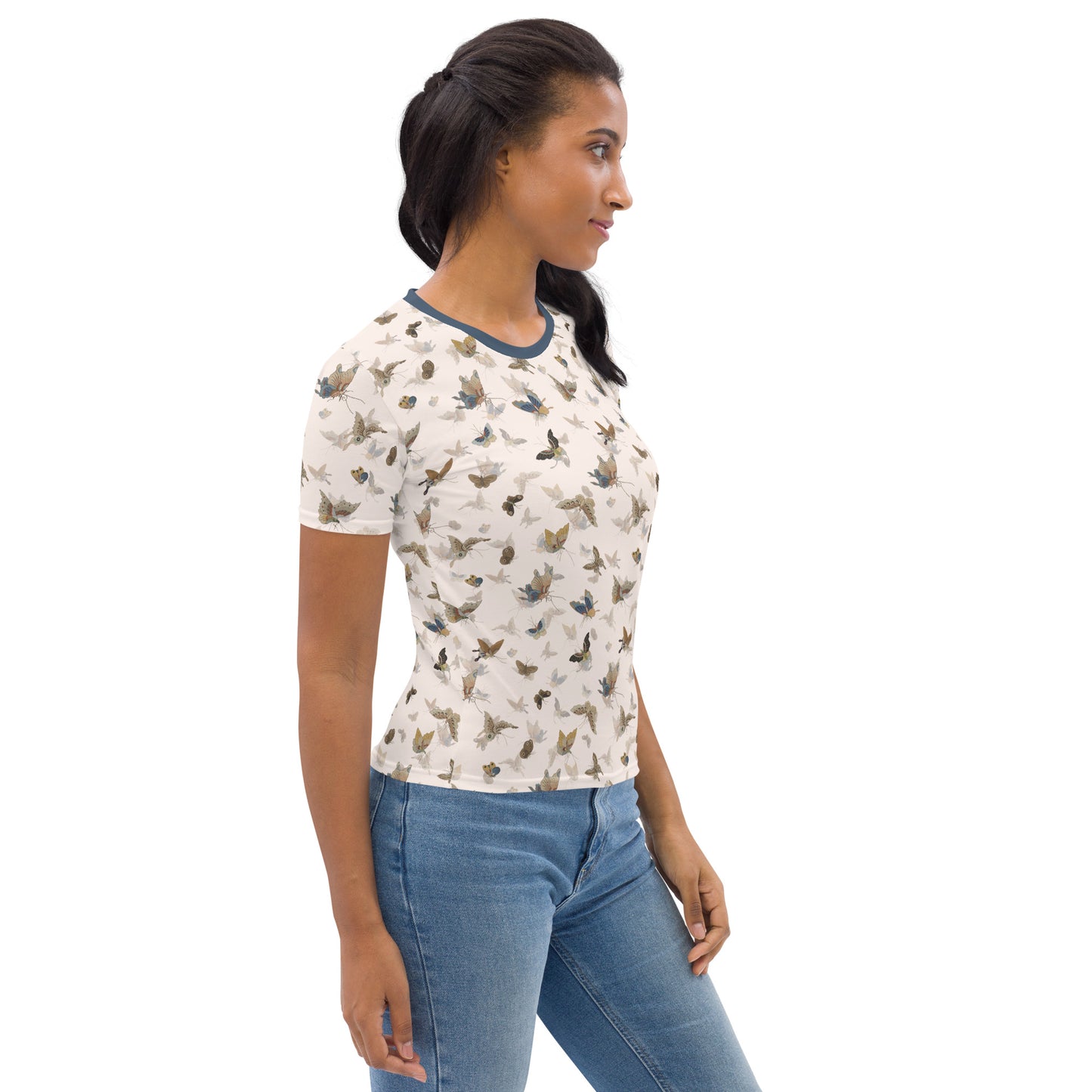 Butterfly dancing｜Ladies T-shirt｜Fish belly white